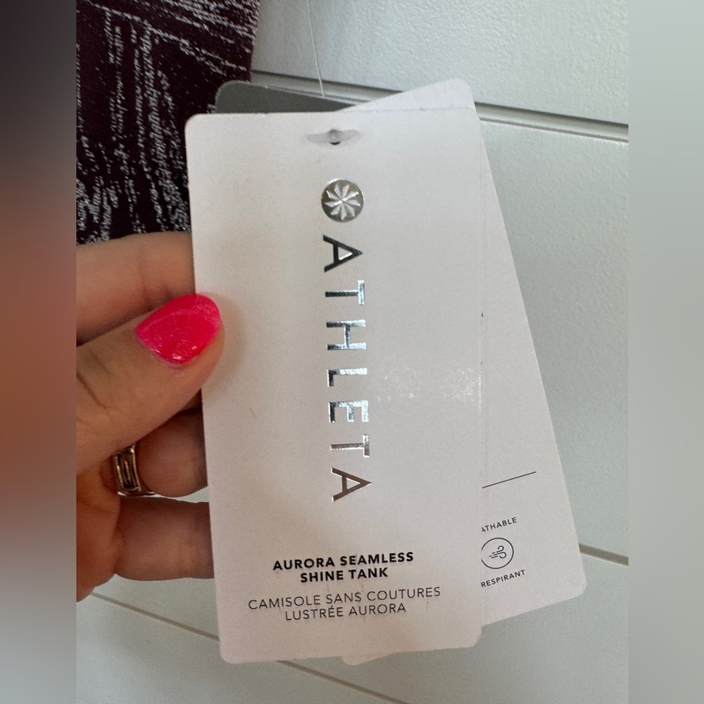 NWT Athleta Aurora Seamless Shine Tank
Size Small - Picture 6 of 7